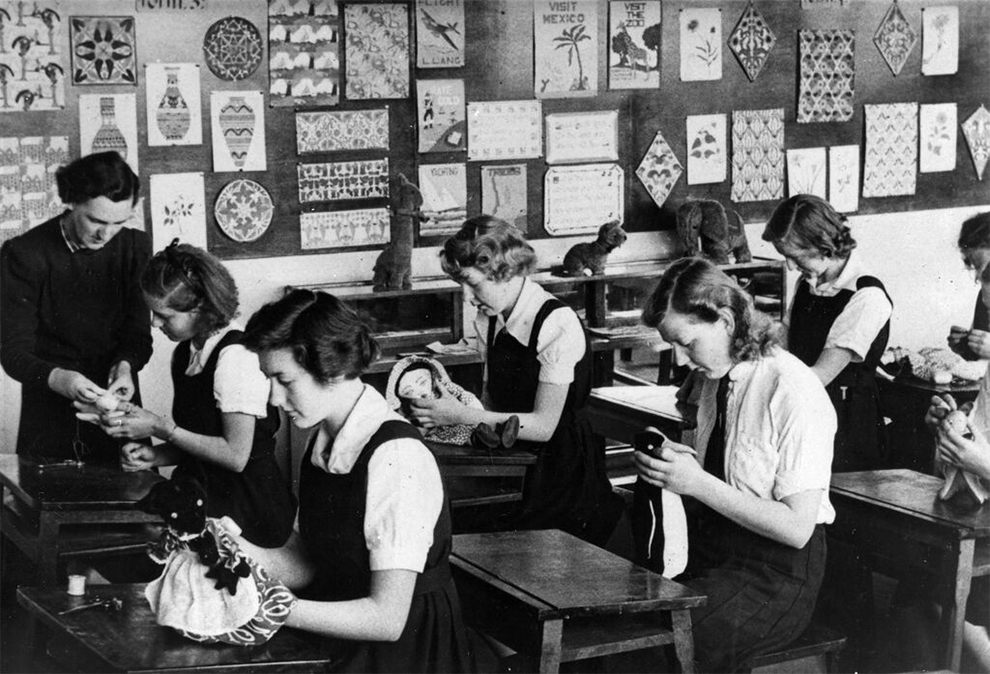 Handicrafts 1, no date. Photographer unknown. Public Record Office Victoria, VPRS 14514 P1 Unit 20